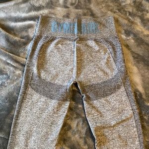 Gym shark leggings